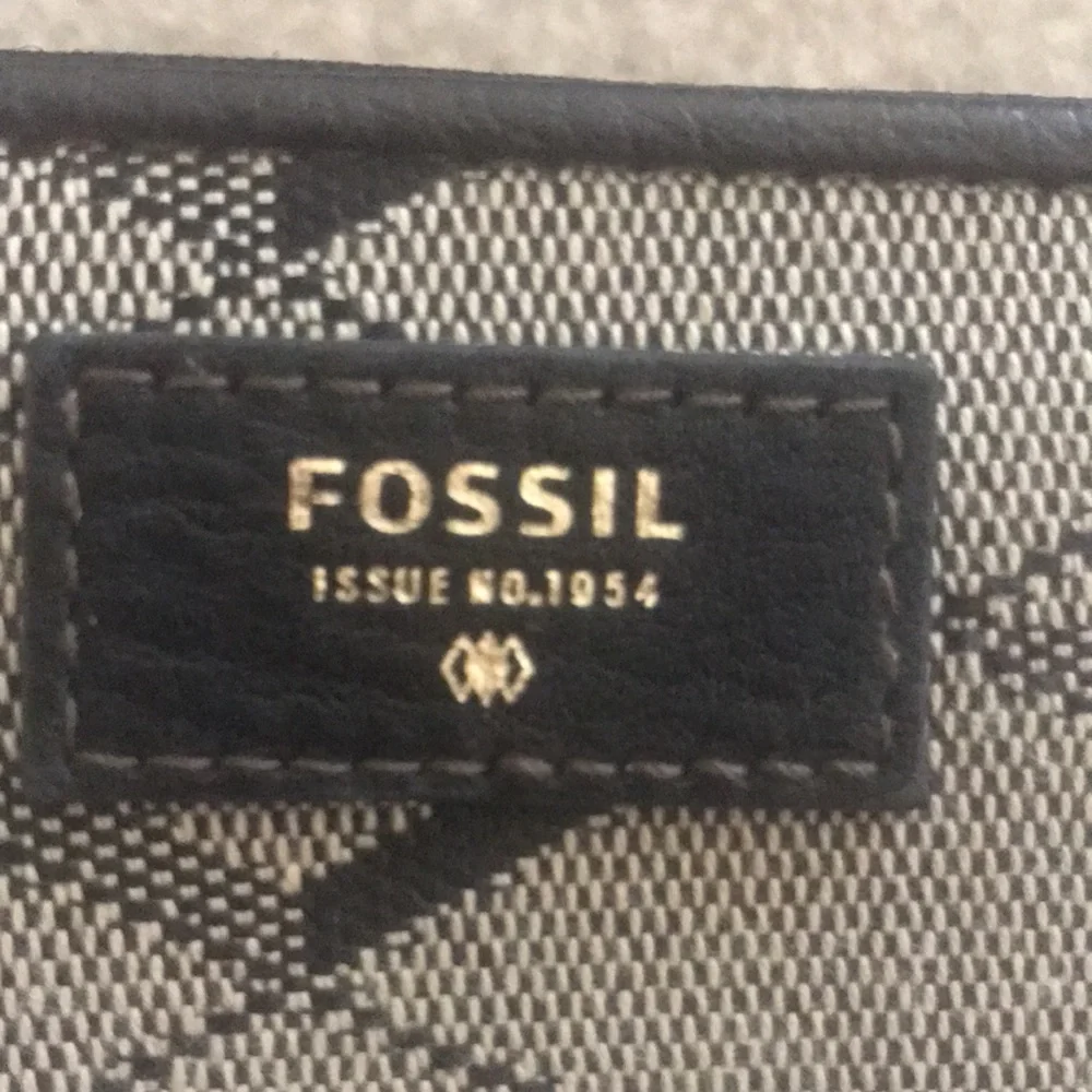 Fossil Zip Wrislet Wallet